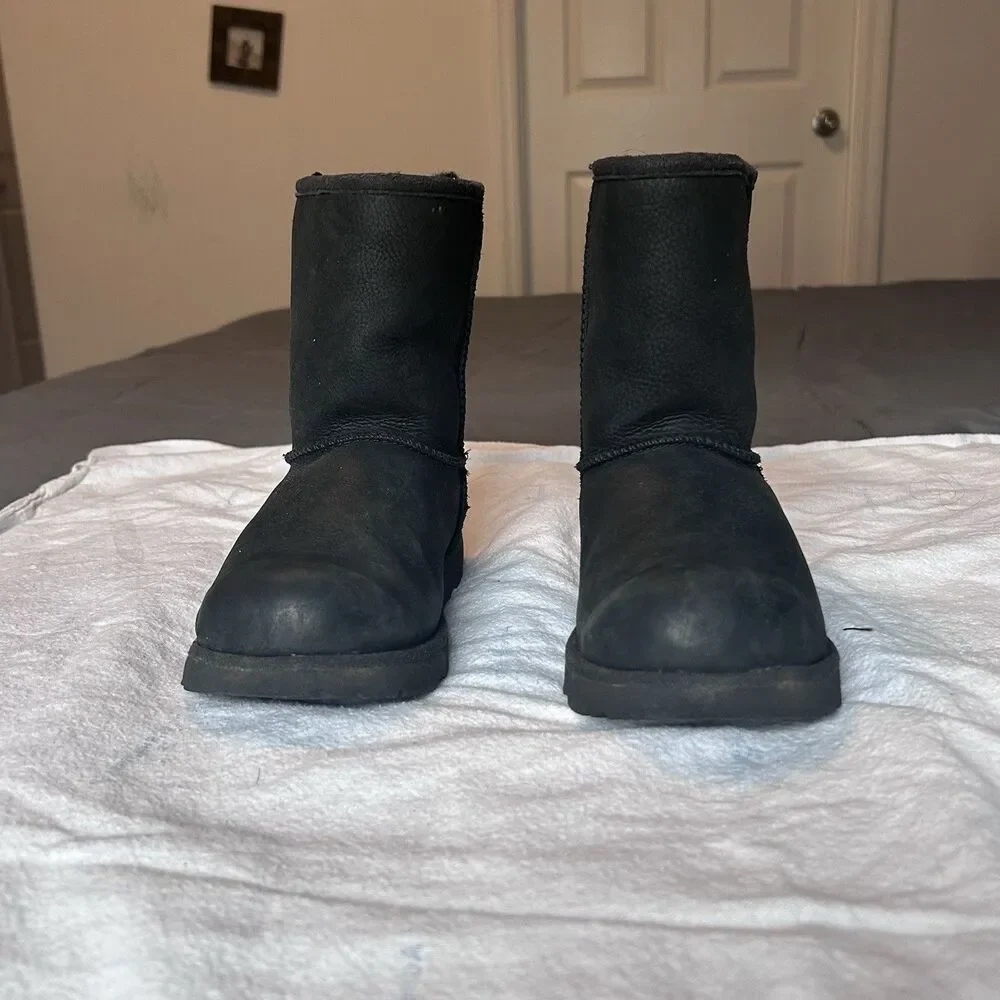 Girls  Classic Uggs Black Leather Ankle Boots Shoes Size 3Y